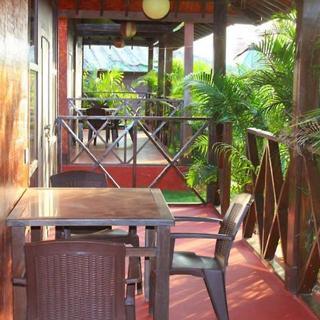 Rock Water Resort Morjim Exterior foto