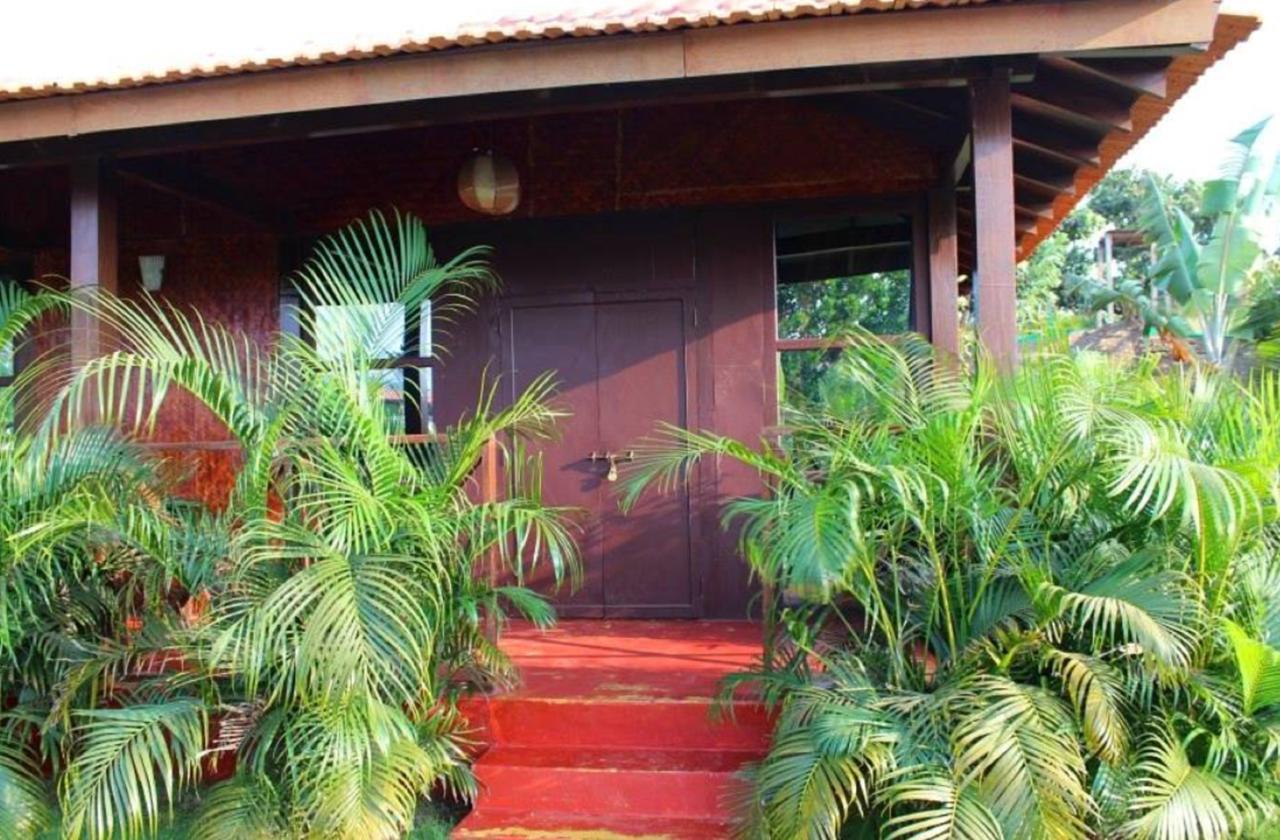 Rock Water Resort Morjim Exterior foto