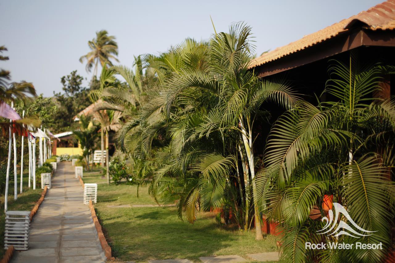 Rock Water Resort Morjim Exterior foto