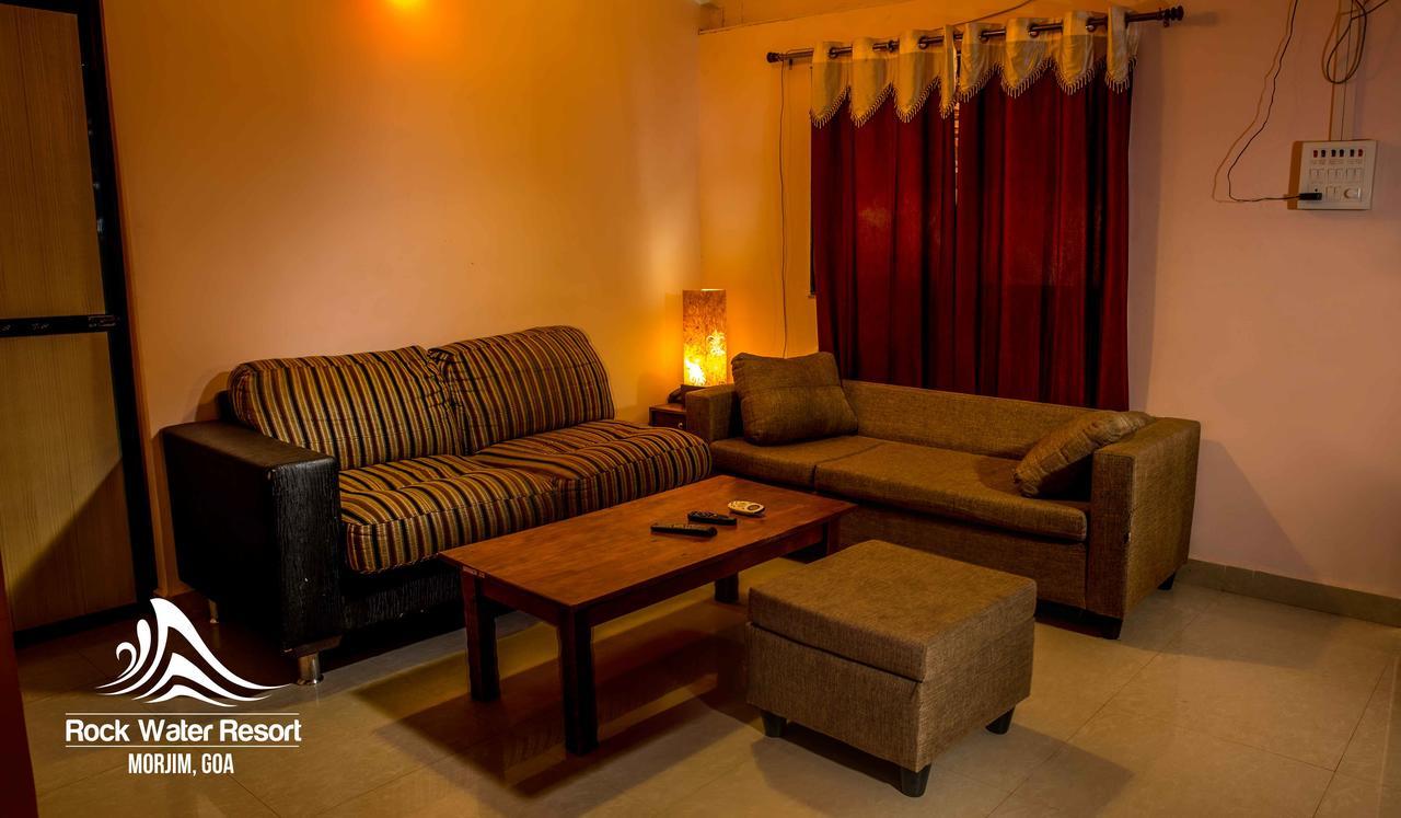 Rock Water Resort Morjim Exterior foto